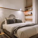 Kamour - 2 Bedrooms And Balcony In Baixa