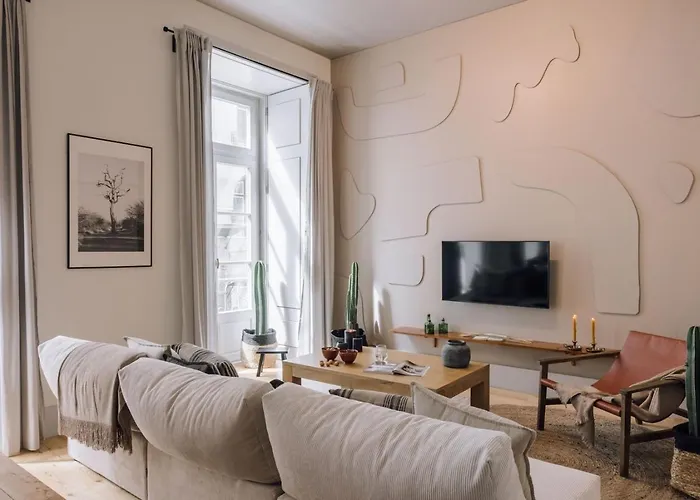 Kamour - 2 Bedrooms And Balcony In Baixa